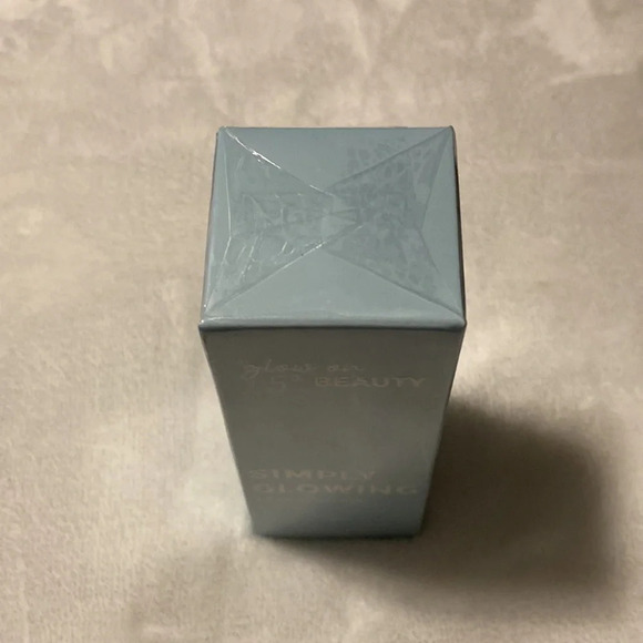Glow on 5th Beauty Simply Glowing Vitamin C Serum - Picture 5 of 6